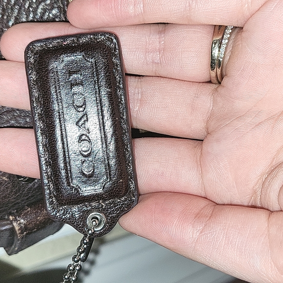 Coach shoulder bag in classic style with black leather strap & detail gently ❤ - Picture 4 of 8